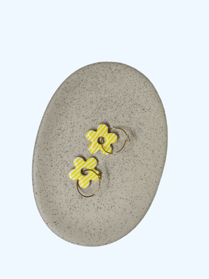 Boucle d'oreille - Fleur à rayures jaune - Attaches dorées - Les bijoux de Nicou